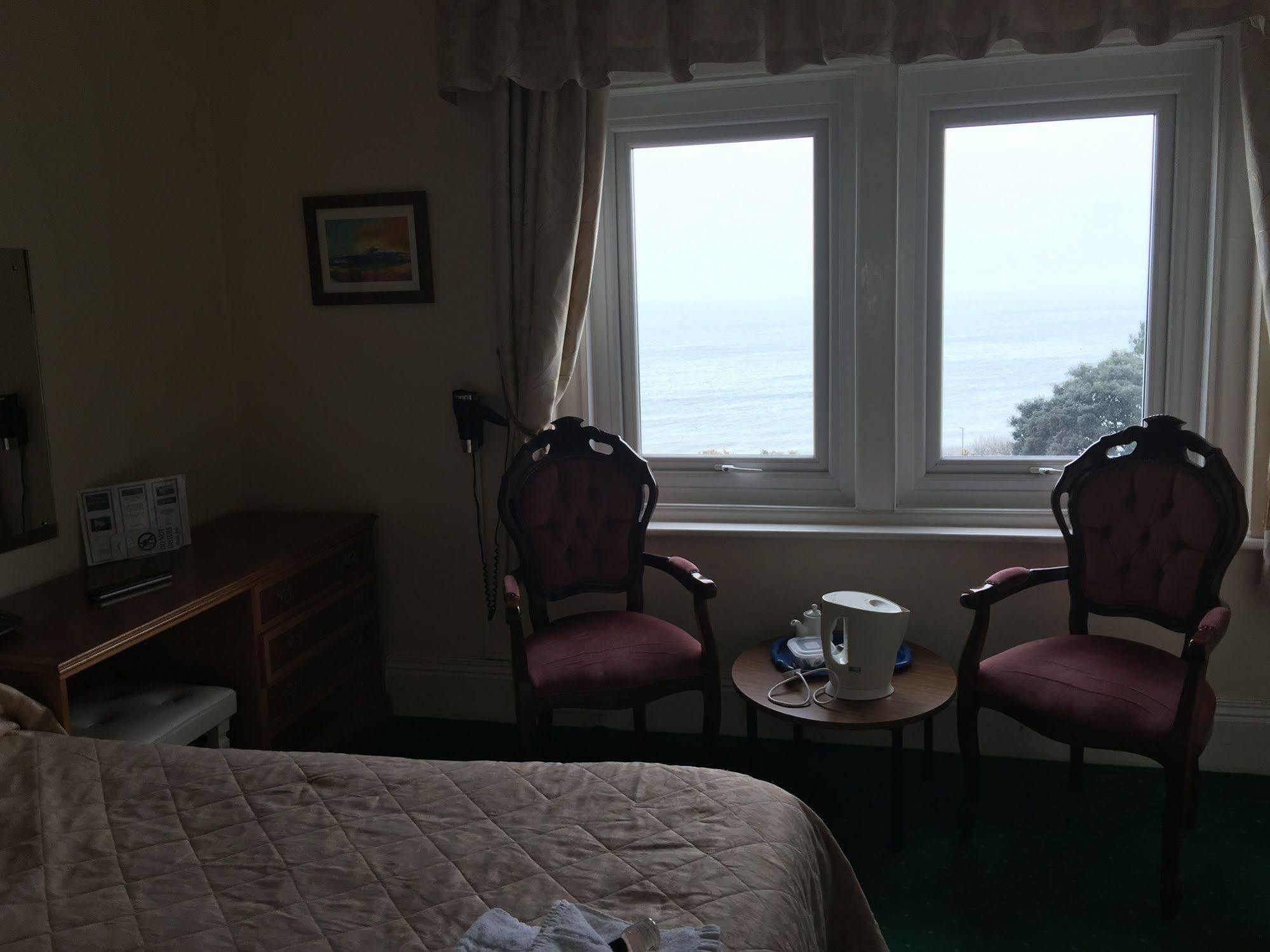 בורנמות' Hotel Riviera By The Sea מראה חיצוני תמונה