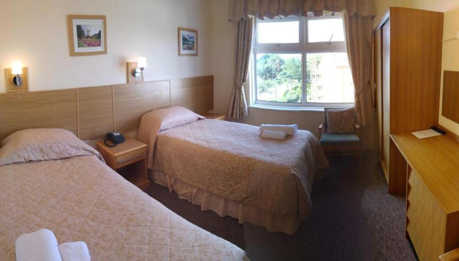 בורנמות' Hotel Riviera By The Sea מראה חיצוני תמונה